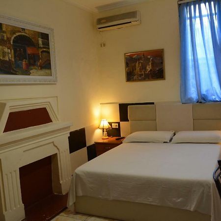 Hotel Republika Tirana Kültér fotó