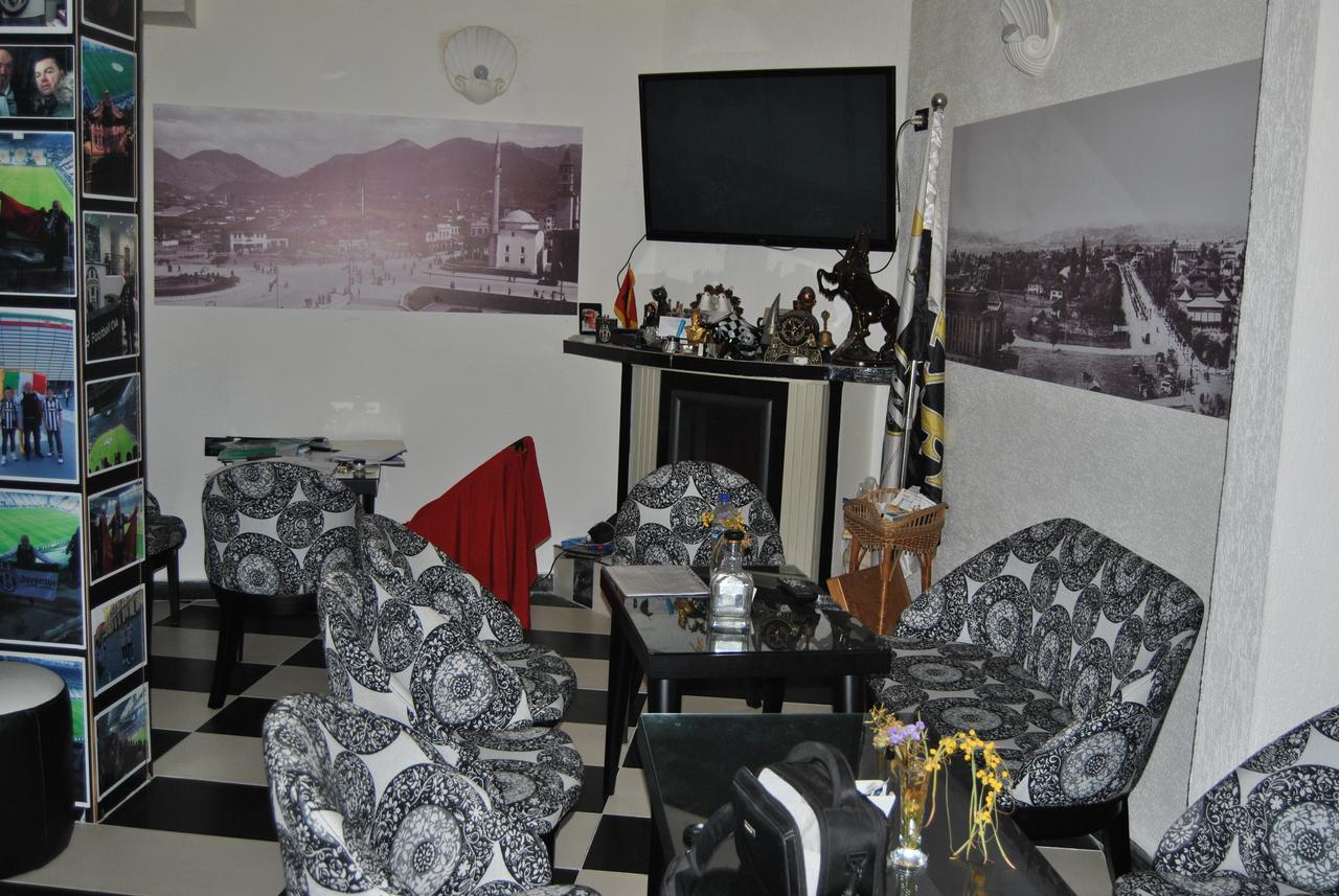 Hotel Republika Tirana Kültér fotó