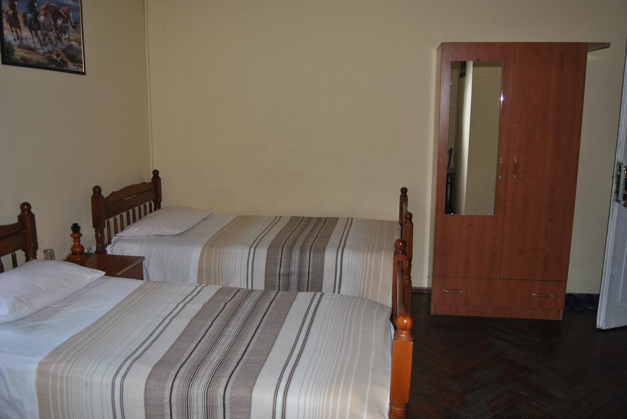 Hotel Republika Tirana Kültér fotó