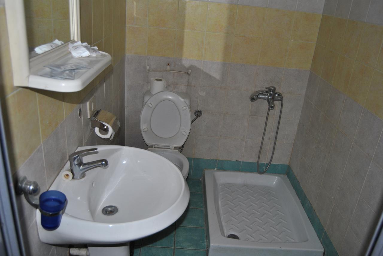 Hotel Republika Tirana Kültér fotó