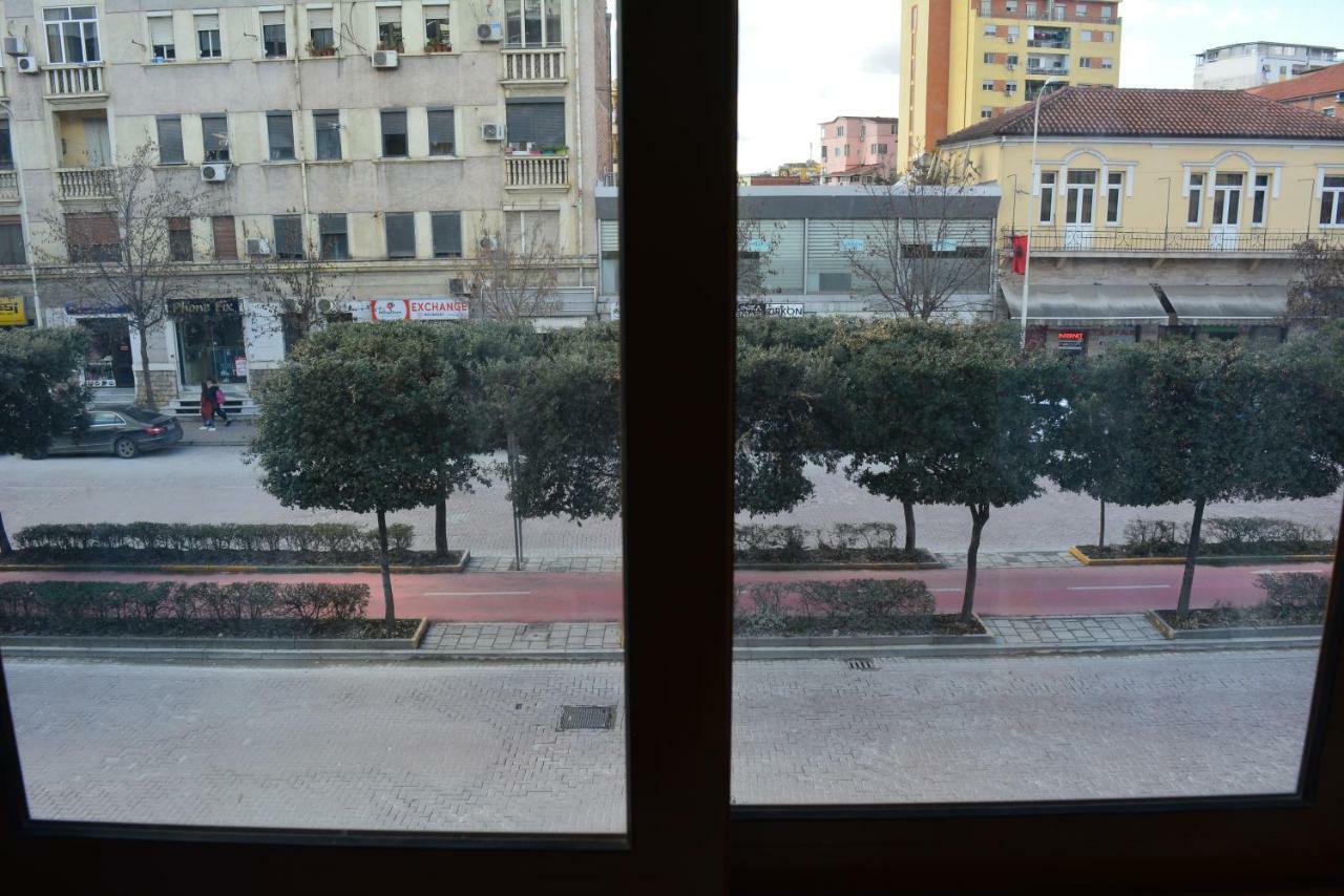 Hotel Republika Tirana Kültér fotó