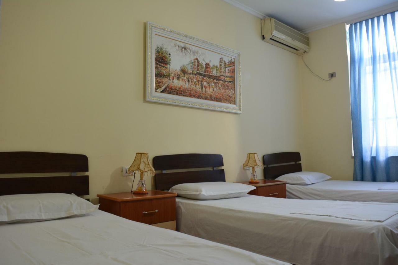 Hotel Republika Tirana Kültér fotó
