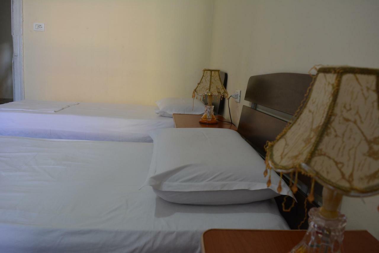 Hotel Republika Tirana Kültér fotó