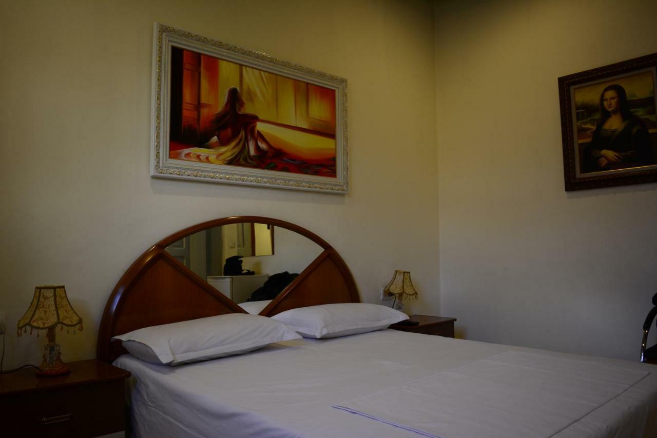 Hotel Republika Tirana Kültér fotó