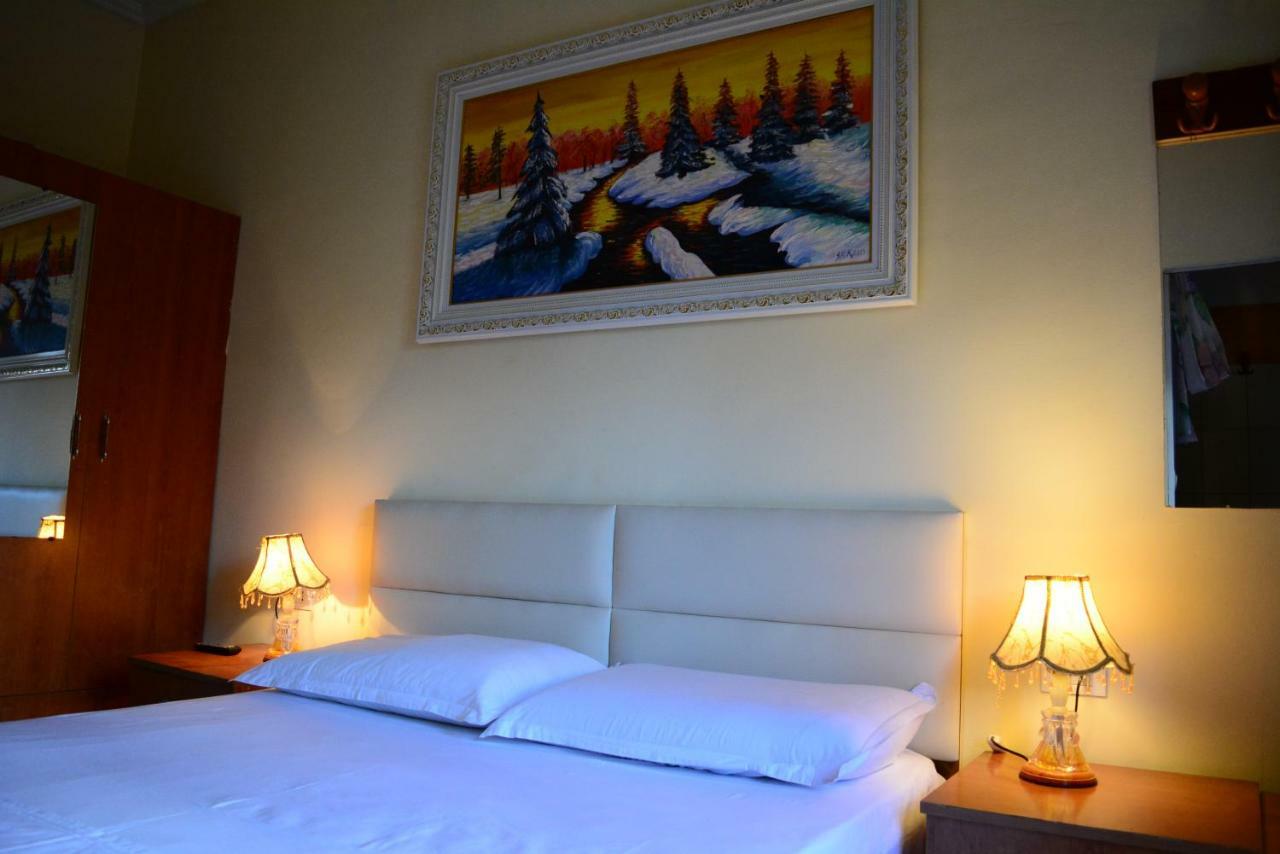 Hotel Republika Tirana Kültér fotó