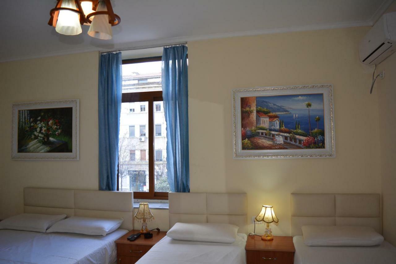Hotel Republika Tirana Kültér fotó