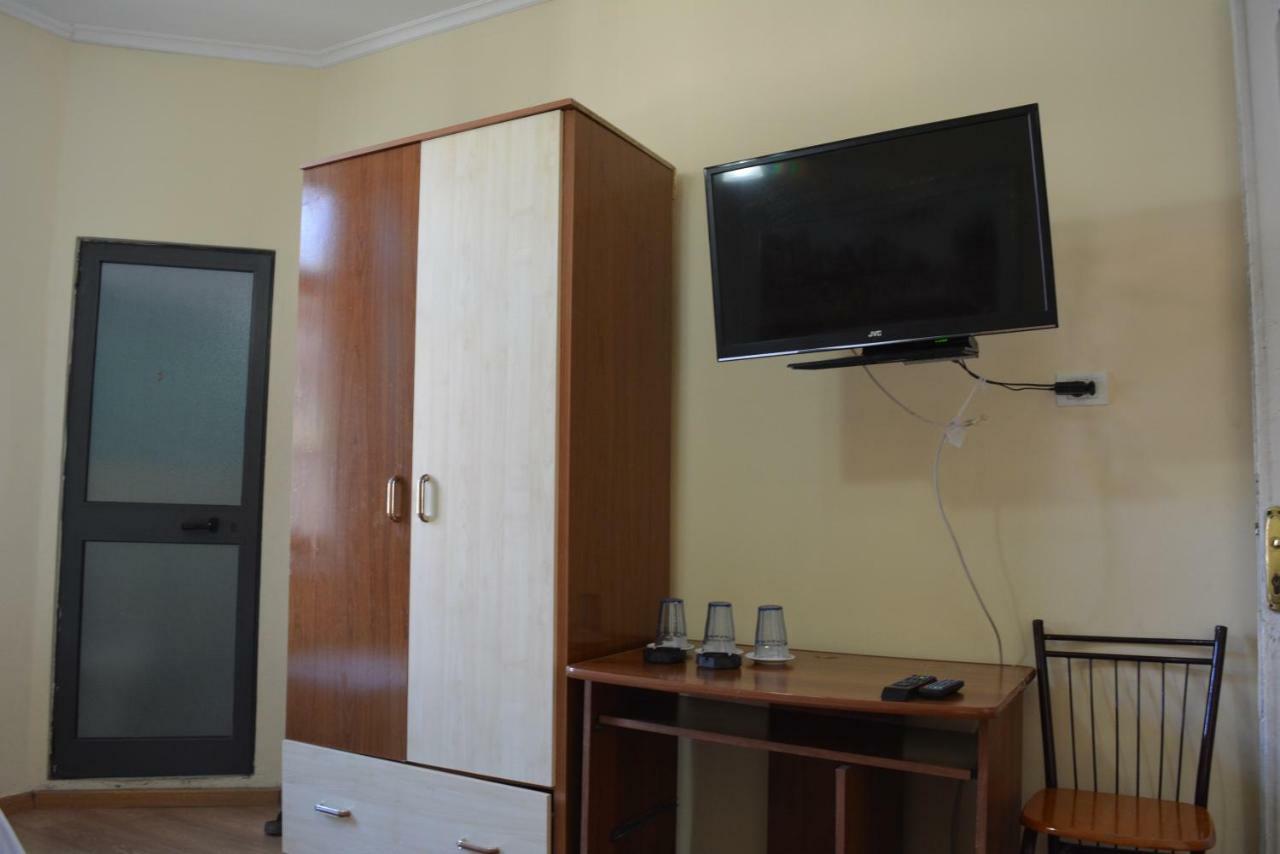 Hotel Republika Tirana Kültér fotó